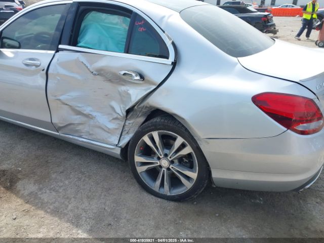 55SWF4JB4GU140224 Mercedes-Benz C 300 Luxury/sport