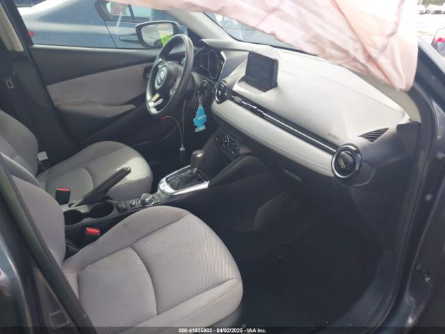 3MYDLBYV4KY528641 Toyota YARIS LE