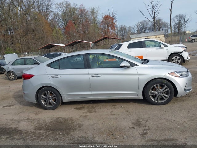 5NPD84LF8JH299923 Hyundai ELANTRA SEL