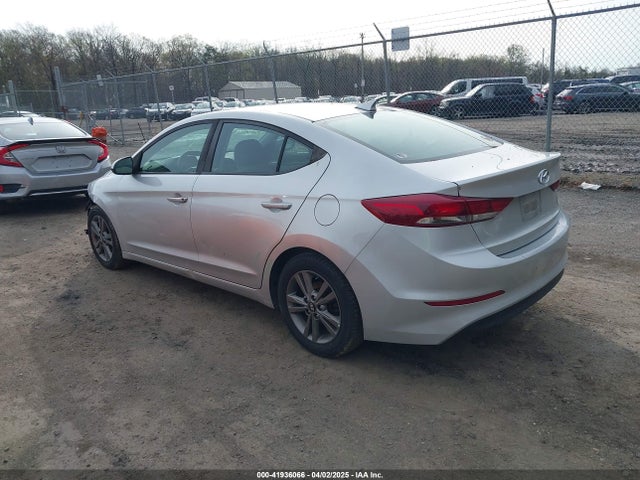 5NPD84LF8JH299923 Hyundai ELANTRA SEL