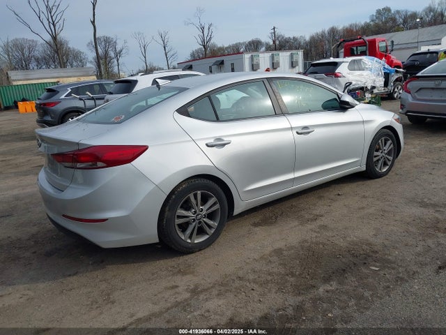 5NPD84LF8JH299923 Hyundai ELANTRA SEL