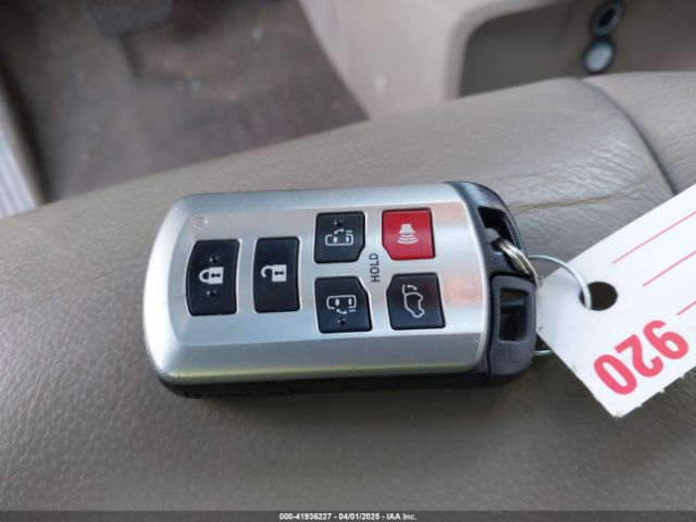 5TDDZ3DC3HS151274 Toyota Sienna Xle 7 Passenger