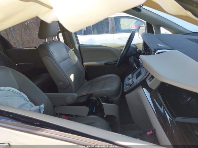 5TDDZ3DC3HS151274 Toyota Sienna Xle 7 Passenger