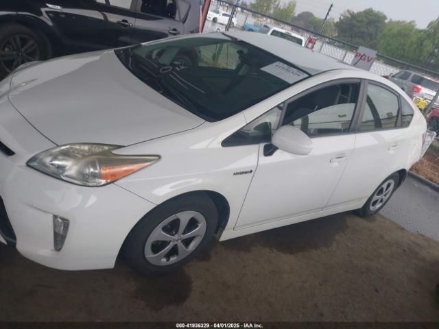 JTDKN3DU8F1919028 Toyota Prius Two