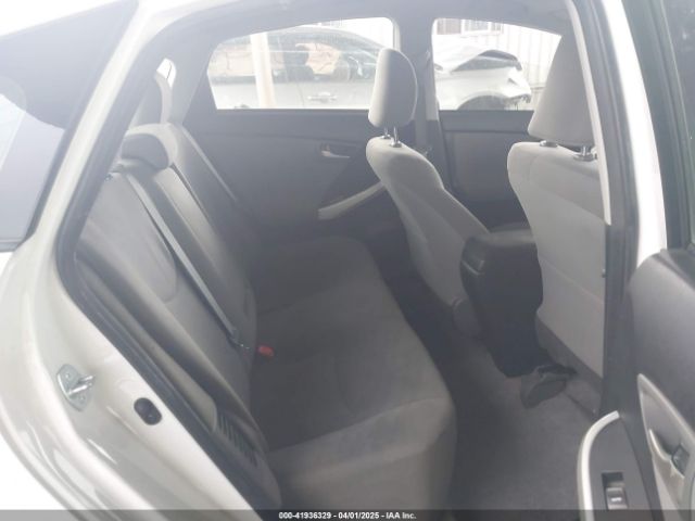 JTDKN3DU8F1919028 Toyota Prius Two