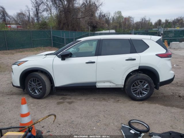 5N1BT3AB6RC722324 Nissan Rogue S Intelligent Awd
