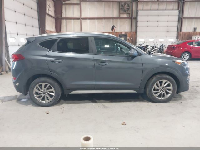 KM8J3CA41HU506158 Hyundai TUCSON SE
