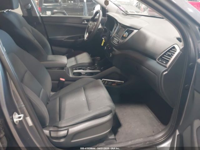 KM8J3CA41HU506158 Hyundai TUCSON SE