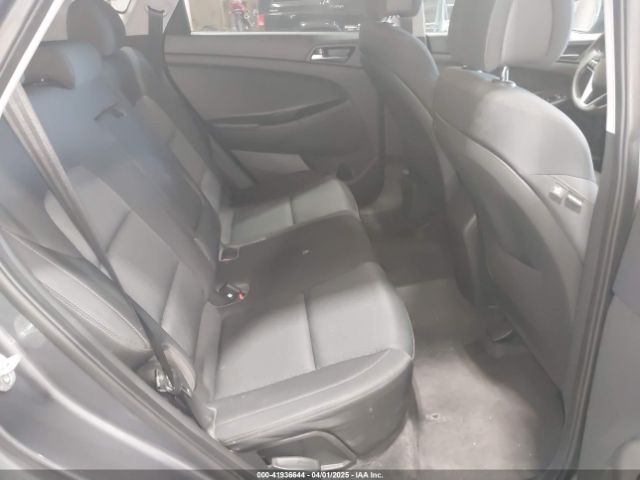 KM8J3CA41HU506158 Hyundai TUCSON SE