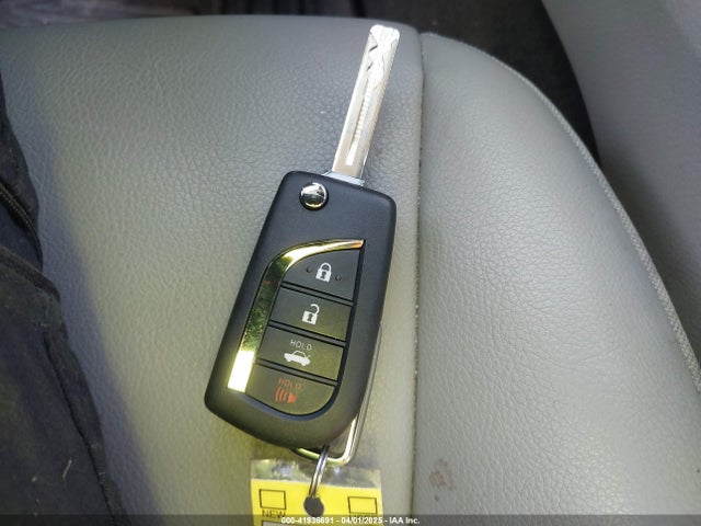 4T1G11AK0NU042777 Toyota CAMRY SE
