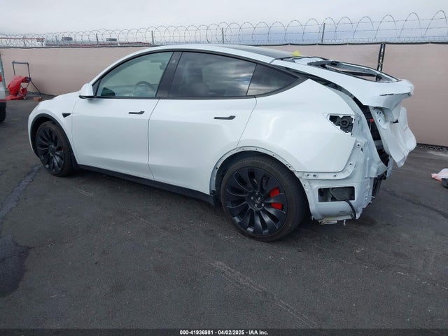 2023 TESLA MODEL Y 7SAYGDEFXPF589477 Photo 2