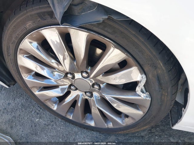 JH4KC1F51EC001557 Acura RLX