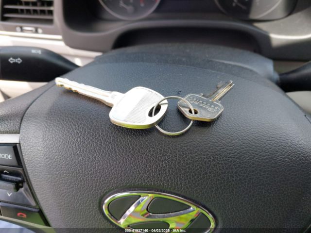 KMHD74LF4HU421224 Hyundai ELANTRA SE