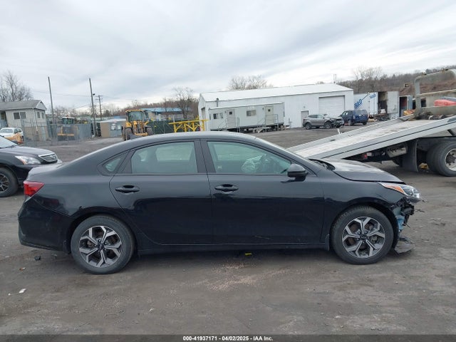 3KPF24AD1ME270655 KIA Forte Lxs