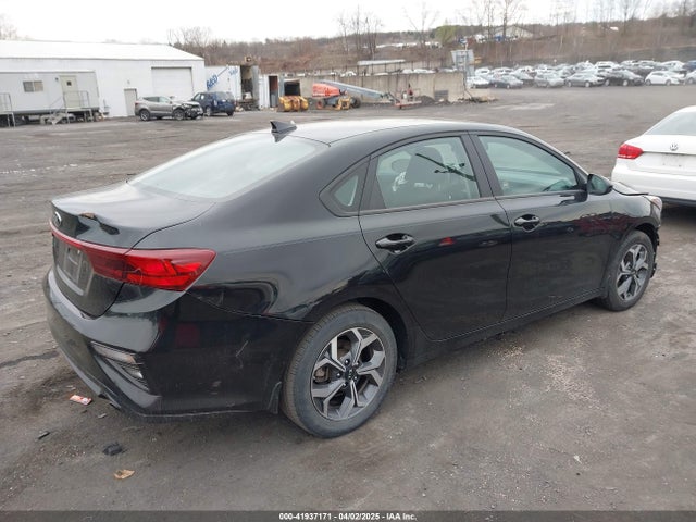 3KPF24AD1ME270655 KIA Forte Lxs