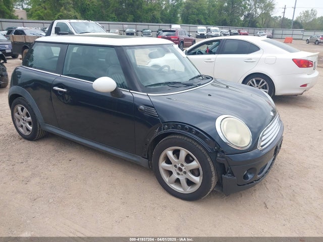 2009 MINI COOPER WMWMF33559TU70378 Photo 0