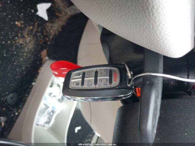2018 CHRYSLER PACIFICA HYBRID 2C4RC1N71JR230065 Photo 10