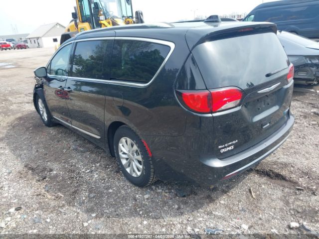2018 CHRYSLER PACIFICA HYBRID 2C4RC1N71JR230065 Photo 2