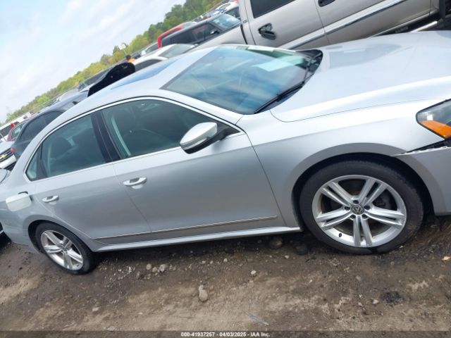 1VWBT7A35FC050110 Volkswagen Passat 1.8t Se