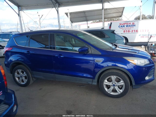 1FMCU9GX2GUC89275 Ford ESCAPE SE