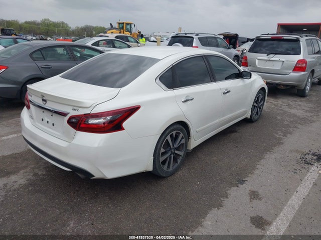1N4AL3AP0HN345977 Nissan Altima 2.5 Sr