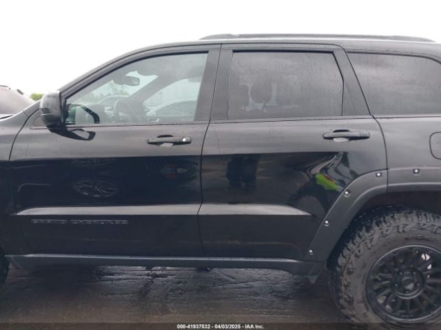 1C4RJFAG2JC500227 Jeep Grand Cherokee Upland 4x4