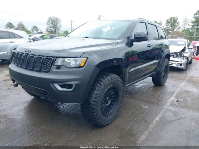 1C4RJFAG2JC500227 Jeep Grand Cherokee Upland 4x4