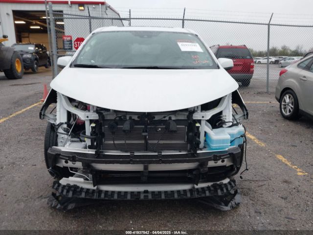 5TDESKFC4RS137515 Toyota Sienna Platinum