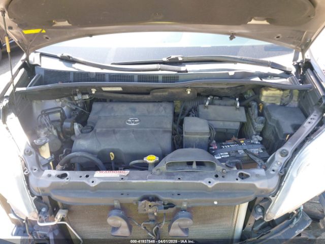 5TDYK3DC6FS645065 Toyota Sienna Xle 8 Passenger