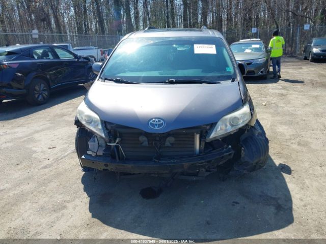5TDYK3DC6FS645065 Toyota Sienna Xle 8 Passenger