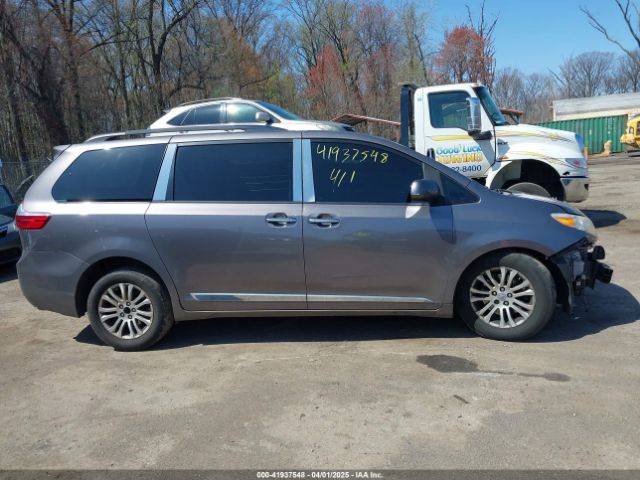 5TDYK3DC6FS645065 Toyota Sienna Xle 8 Passenger