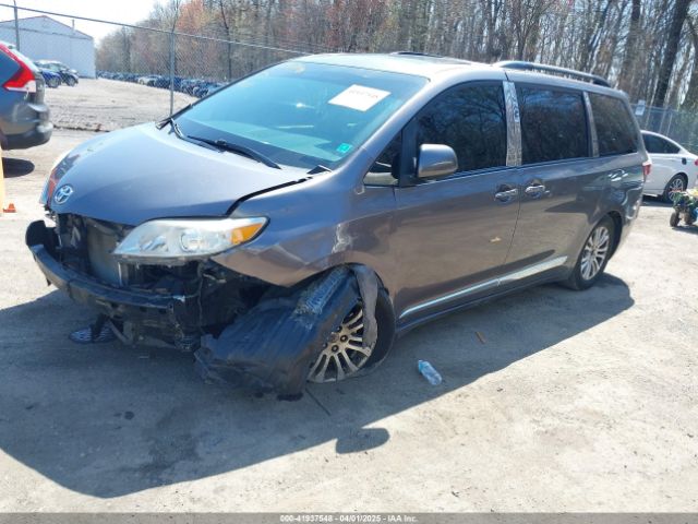 5TDYK3DC6FS645065 Toyota Sienna Xle 8 Passenger