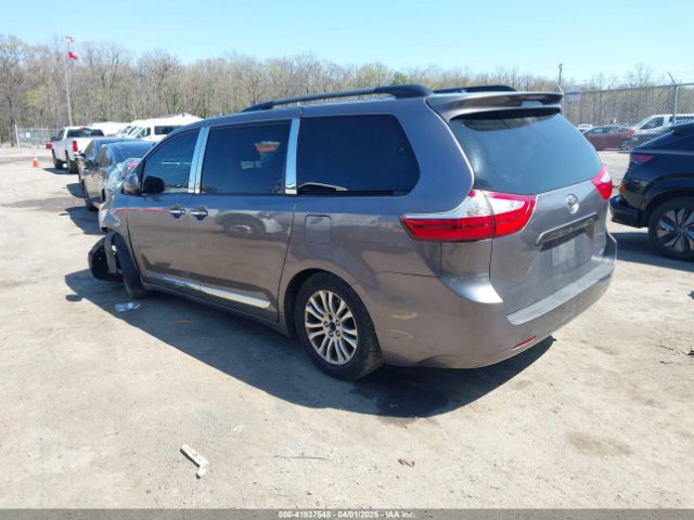 5TDYK3DC6FS645065 Toyota Sienna Xle 8 Passenger