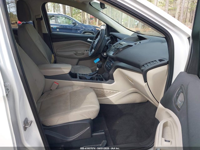 1FMCU0GD0HUE06404 Ford ESCAPE SE