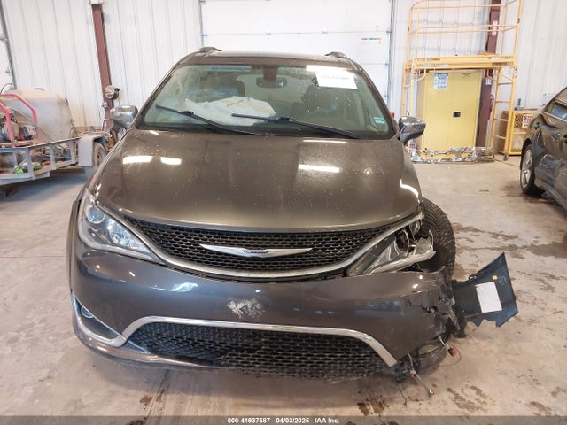 Chrysler Pacifica Limited 2018 2C4RC1GG2JR357615 Image 13