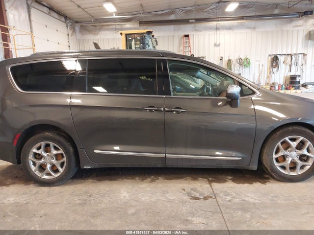 Chrysler Pacifica Limited 2018 2C4RC1GG2JR357615 Image 14