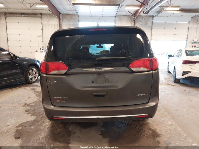 Chrysler Pacifica Limited 2018 2C4RC1GG2JR357615 Image 17