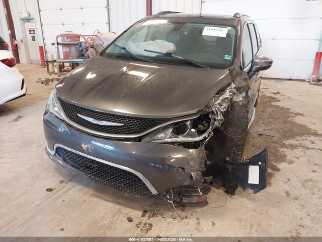 Chrysler Pacifica Limited 2018 2C4RC1GG2JR357615 Image 12