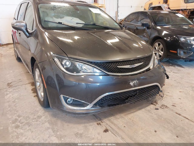 Chrysler Pacifica Limited 2018 2C4RC1GG2JR357615 Image 18