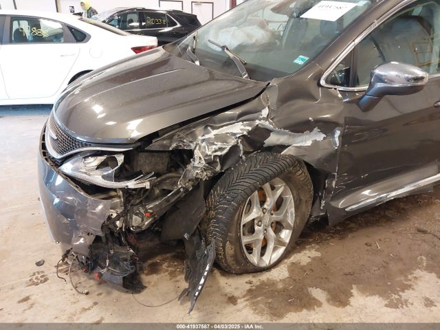 Chrysler Pacifica Limited 2018 2C4RC1GG2JR357615 Image 6