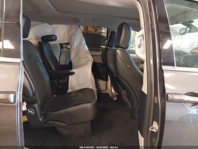 Chrysler Pacifica Limited 2018 2C4RC1GG2JR357615 Image 8
