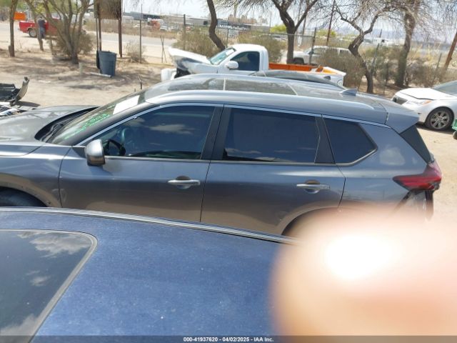 JN8BT3BA3PW426784 Nissan Rogue Sv Fwd