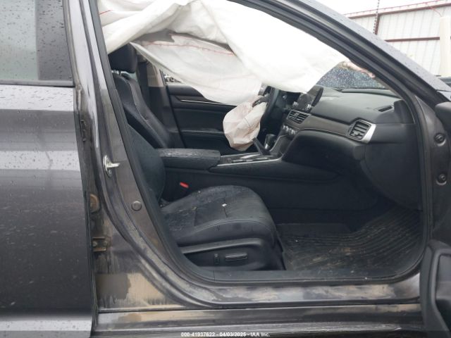 1HGCV1F9XJA197864 Honda Accord Touring