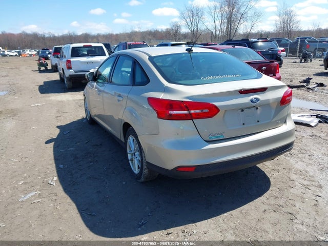 Ford FOCUS SE 2017 1FADP3F28HL203306 Image 3