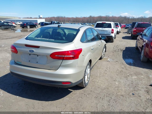 Ford FOCUS SE 2017 1FADP3F28HL203306 Image 4