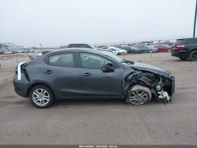 3MYDLBYV9JY321158 Toyota YARIS IA