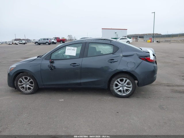 3MYDLBYV9JY321158 Toyota YARIS IA