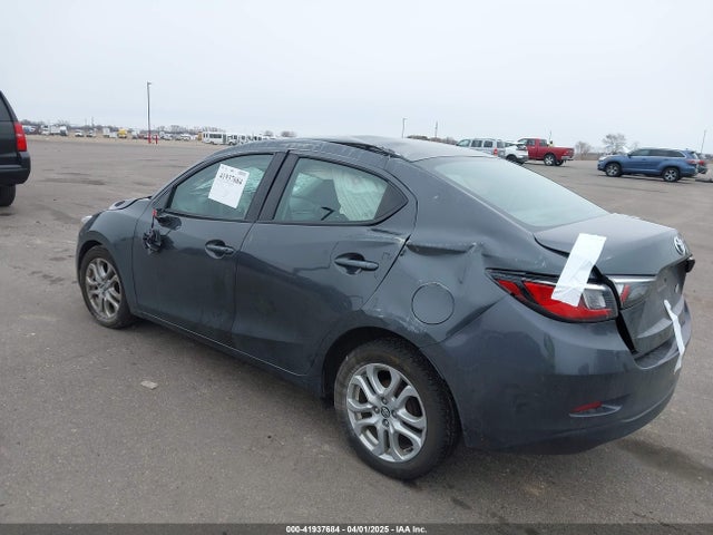 3MYDLBYV9JY321158 Toyota YARIS IA