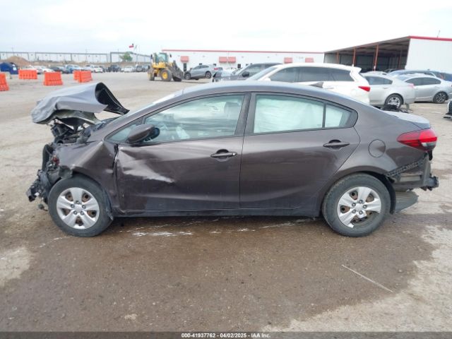3KPFK4A75JE221688 KIA FORTE LX