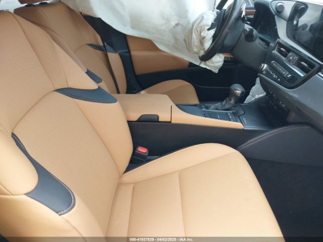 58ADA1C13NU013371 Lexus ES 300H